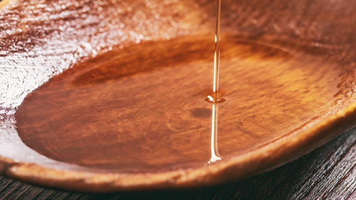 Maslinovo ulje u njezi kože i kozmetici – šta ono zapravo radi za vas?